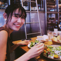 新宿の人気ベーカリーレストラン、沢村でランチを食べる